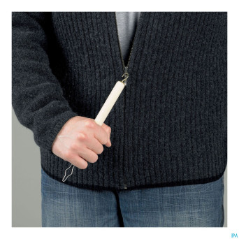 Combinaison enfile-bouton/tire-fermeture eclair