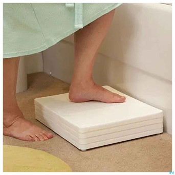 Dalle-marcheentrer la baignoire 25cm par 4